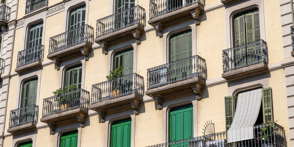 Pintar Fachadas y Patios de Luces de Comunidades Vecinos / Propietarios Leganés · Reparación y Preparación de Superficies