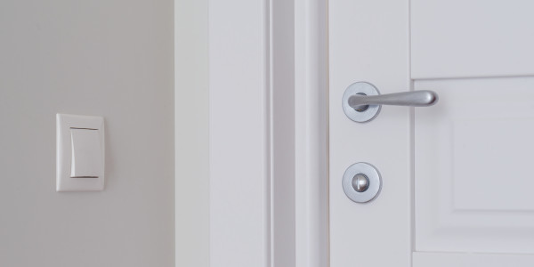 Pintar Fachadas y Patios de Luces de Comunidades Vecinos / Propietarios Leganés · Pintura para Pintado de Puertas Privadas de Vecinos