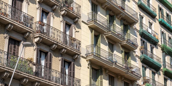 Trabajos Verticales en Fachadas de Edificios / Viviendas Leganés · Pintado de Fachadas con Difícil Acceso