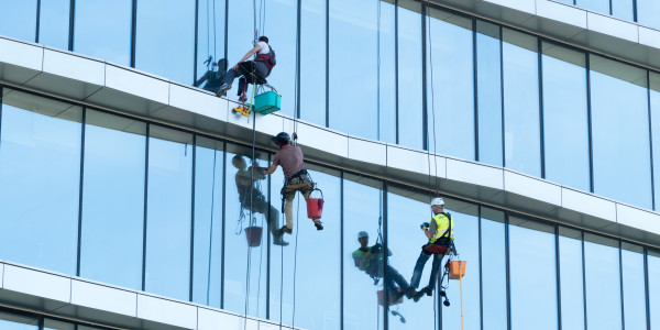 Trabajos Verticales en Fachadas de Edificios / Viviendas Leganés · Pintado Económico y Rápido de Fachadas